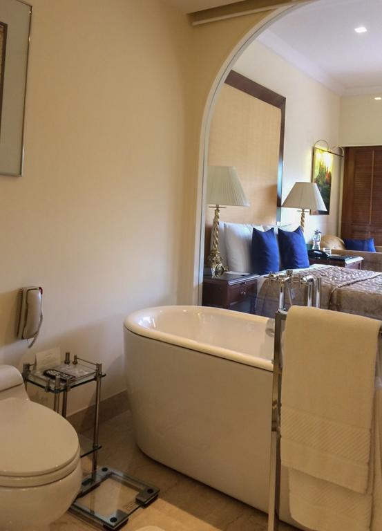 Deluxe Suite Private Balcony Two Ways Airport Transfers,1023968719:JPEG